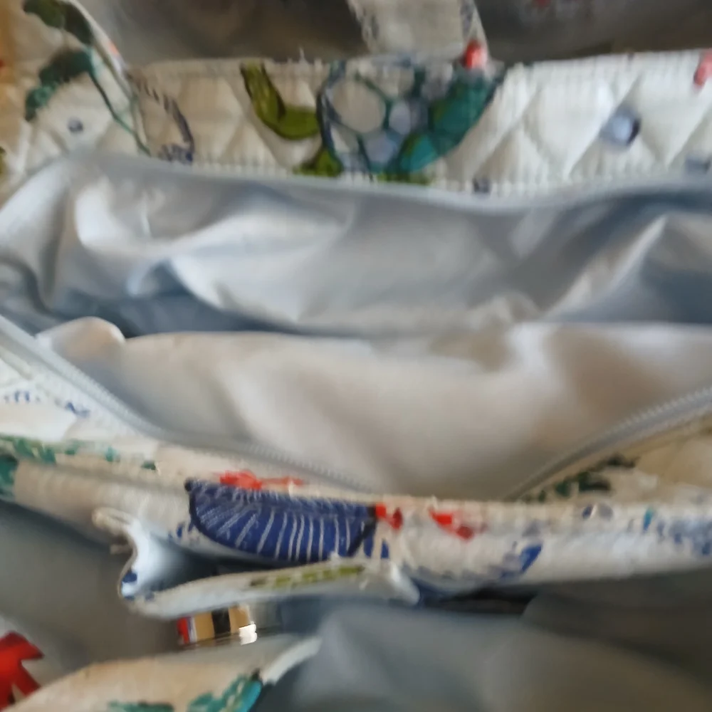 Vera Bradley Blue and Red Quilted Mini Bag - Picture 2 of 13